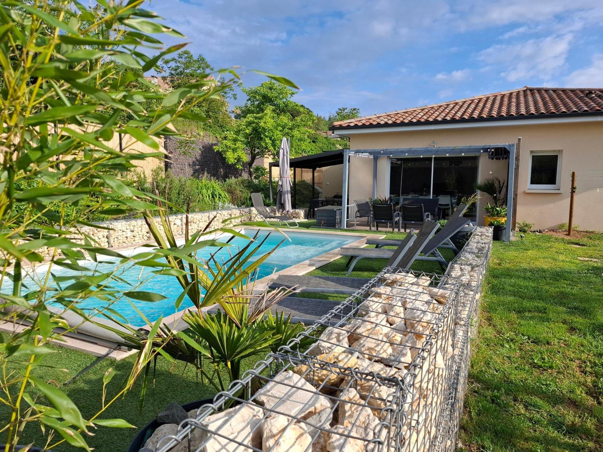 La Villa Des Papillons De Dugradus Aubenas Exterior photo